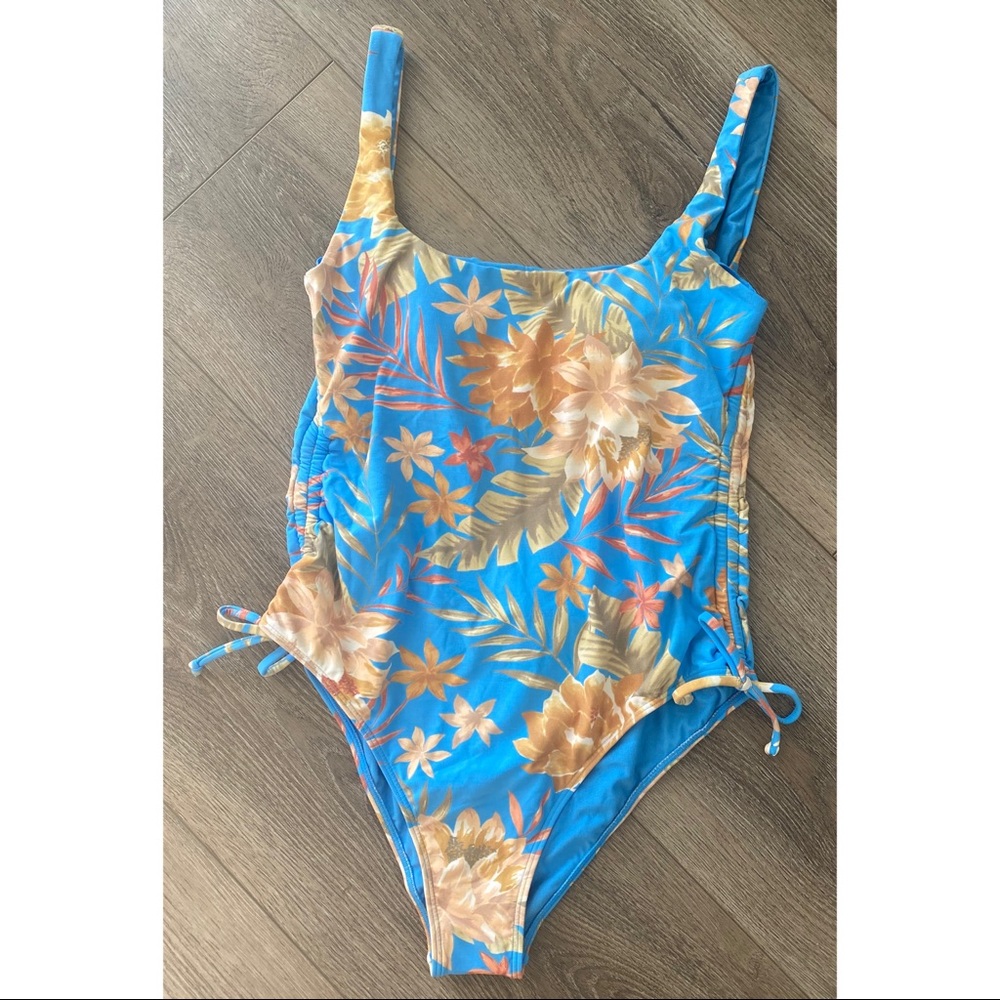 Billabong ‘Seaspell’ Cinch Side One Piece